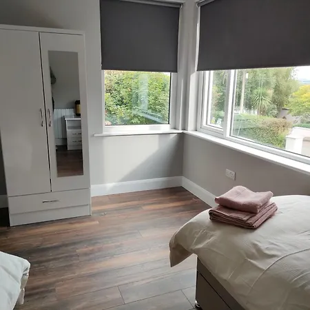 Direct Travel Хостел *