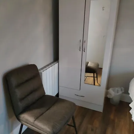 Direct Travel 호스텔 *