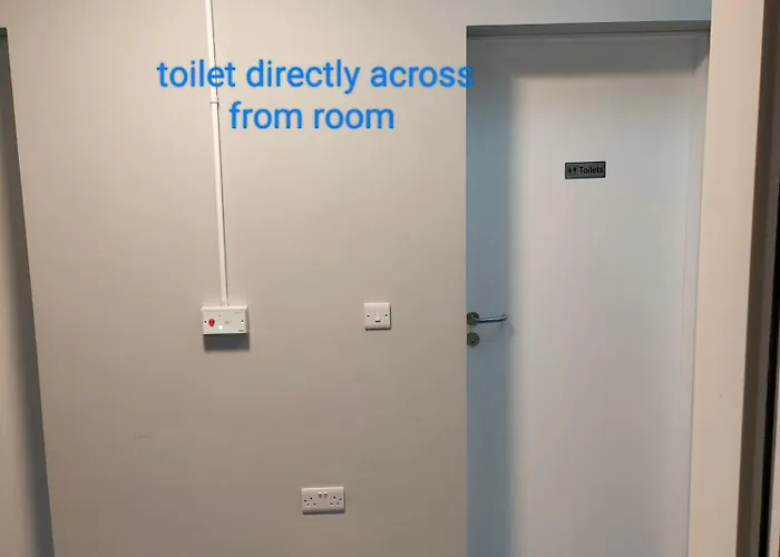 Direct Travel Хостел *