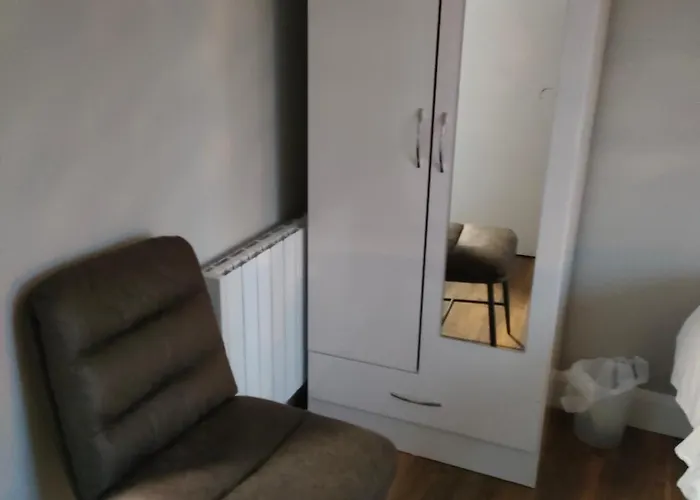 Direct Travel Хостел *