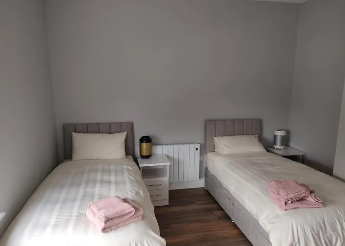 Direct Travel Hostel *