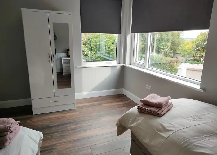 Direct Travel Hostel *